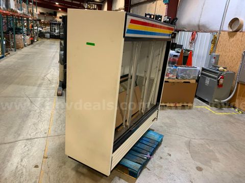 Pallet With True GDM-69 Display Refrigerator (ID #46811) (G4-1R) (26-1563-1) 477