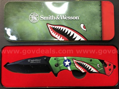 Smith & Wesson "America's Heroes" Knife (ID# 47210) (D-Case) (TSA) (NO UPC)