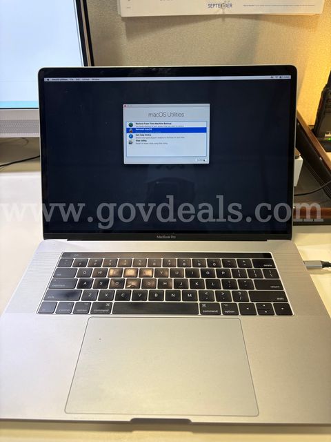 Apple MacBook Pro 15" (2017) – Intel Core i7, 16GB RAM, 256/512GB SSD – Untest (ID# 47902) (J02-3R) (No UPC)