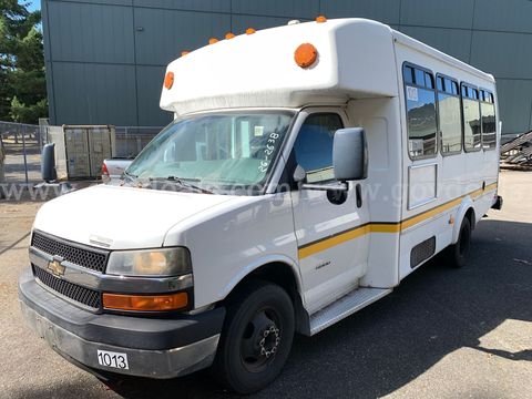 2013 Chevrolet Express 4500 Shuttle Bus w/ Wheelchair Lift (ID# 47933) (PRT) (26-2638) 11700