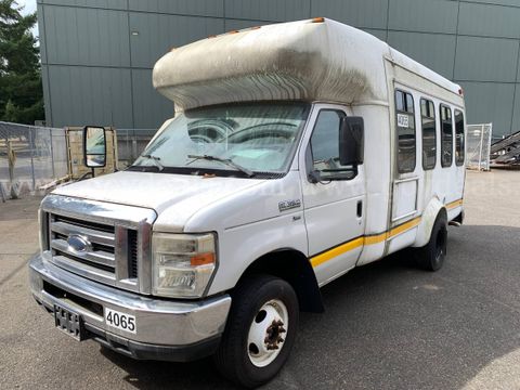 2009 Ford Econoline E-350 Super Duty Shuttle Bus w/ Wheelchair Lift *Tow-Away* (ID# 47992) (PRT) (26-2653) 11700