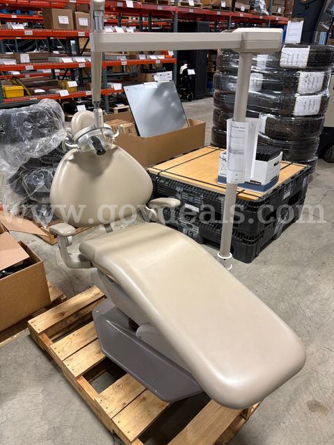 Dental Chair & Light (ID# 48057) (Oversize) (26-2735-1) 310