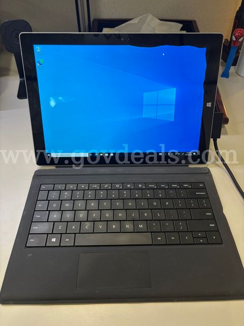 Microsoft Surface Laptop – Intel Core i5-4300U, 8GB RAM, 256GB SSD *CRACKED SCREEN* (ID# 48261) (I02-2R) (25-1498-1) 351