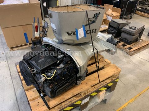 Pallet With Honda BF90D Outboard Motor (ID #48345) (J4-3RL) (26-2858-2) 477