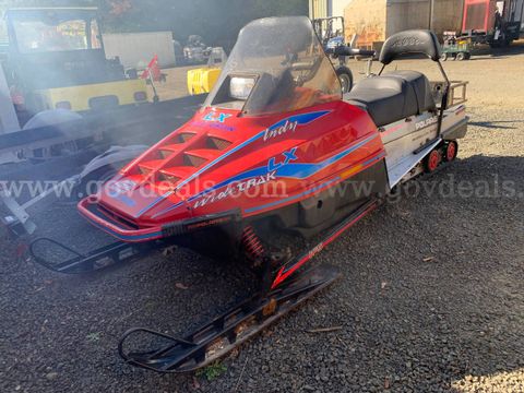 1994 Polaris INDY WideTrak LX Snowmobile (ID# 48350) (GVL) (26-2912) 465