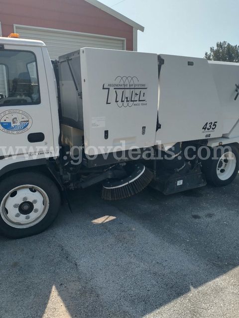 2007 Tymco Sweeper/Isuzu Chassis Street Sweeper