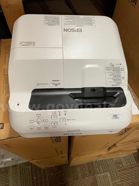 Epson Power Lite 680 projector and mount