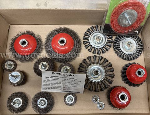 5/8" x 11 TPI Grinder Brushes and Other Assorted Brushes Many Unused.