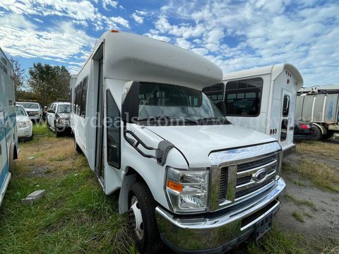 2011 Ford Econoline Bus w/Wheelchair Lift