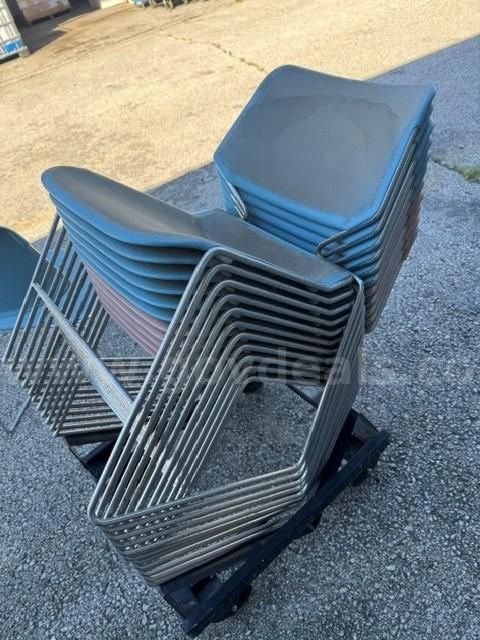 12 Stackable Chairs With Stand