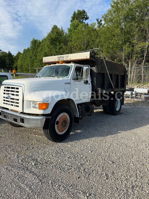 1995 Ford F700 Dump Truck