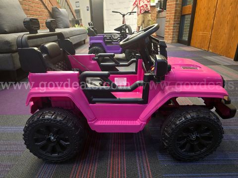 Child's electric jeep pink