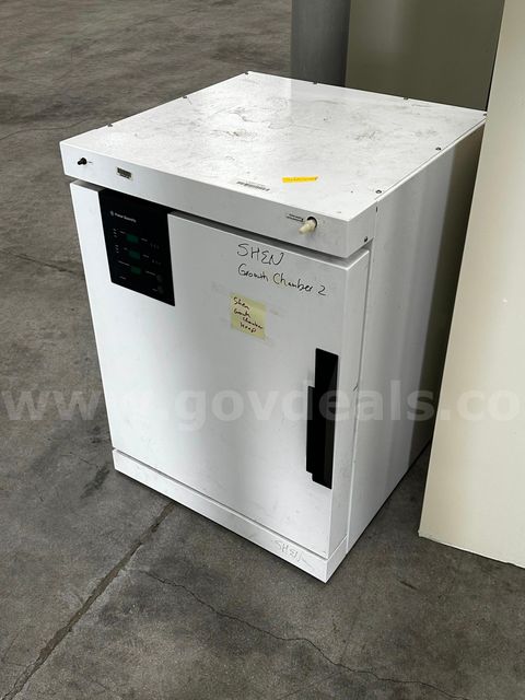 Fisher Scientific C02 Incubator/Growth Chamber