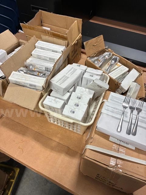3000 spoons and forks