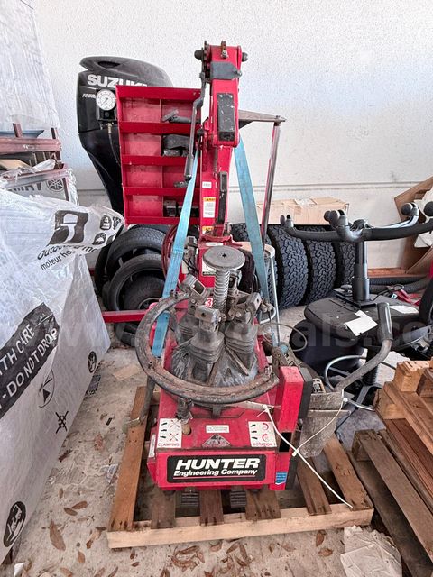 Hunter TC3250 Tire Changer - Untested