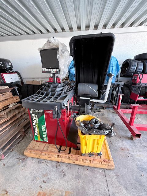 Hunter Road Force GSP9700 Wheel Balancer with Monitor - Model GSP9722