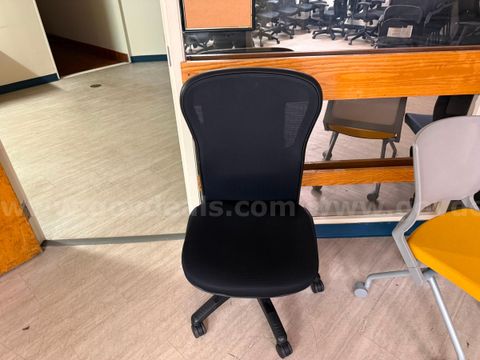 Black Mesh Back Rolling Office Chair