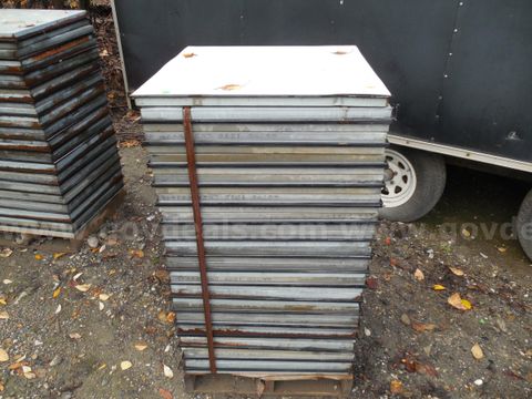 Steel floor tiles - Qty 35