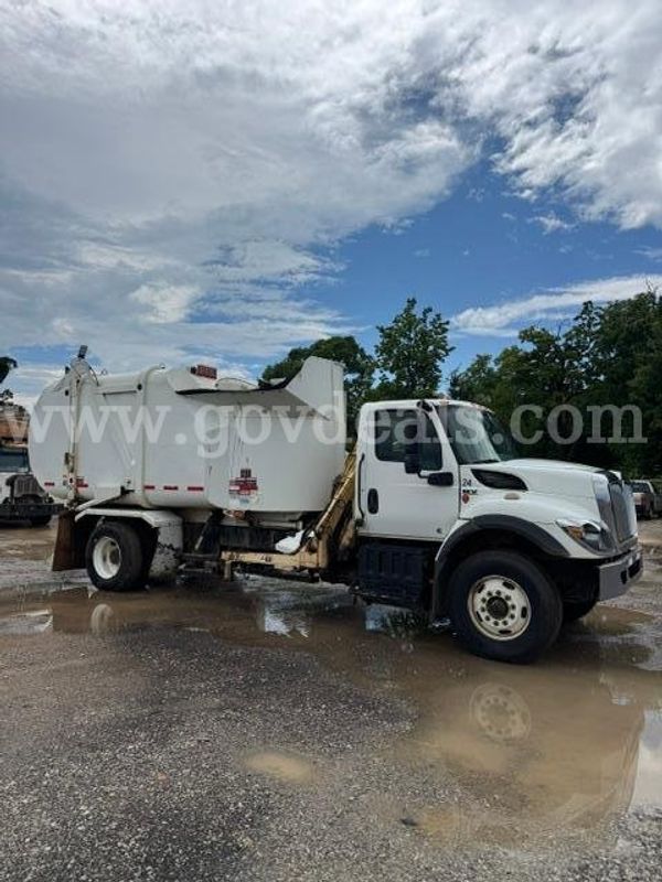 2021 International HV607 Garbage Truck