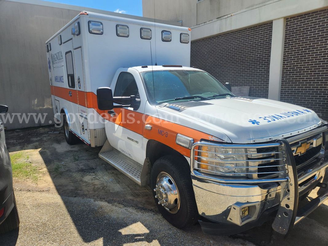2011 GMC Sierra 1500, the box is a 2013 by Wheeled Coach. Engine is a Duramax not a 5.3 and its not the original Engine