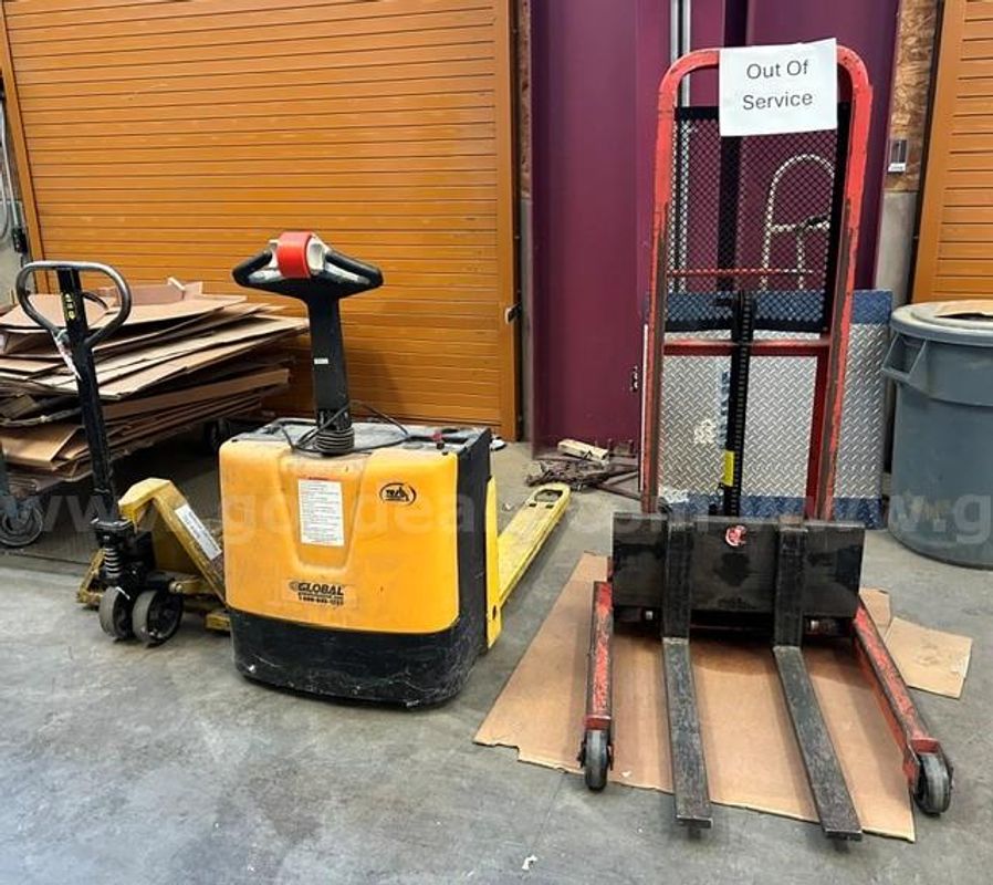 Lot Sale: Non-Working Material Handling Equipment