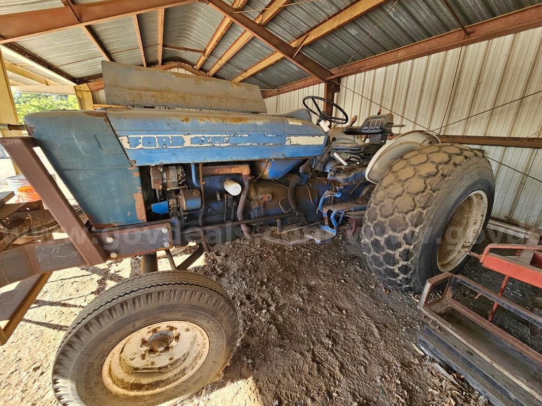 FORD 6600 Utility and Crop Tractor