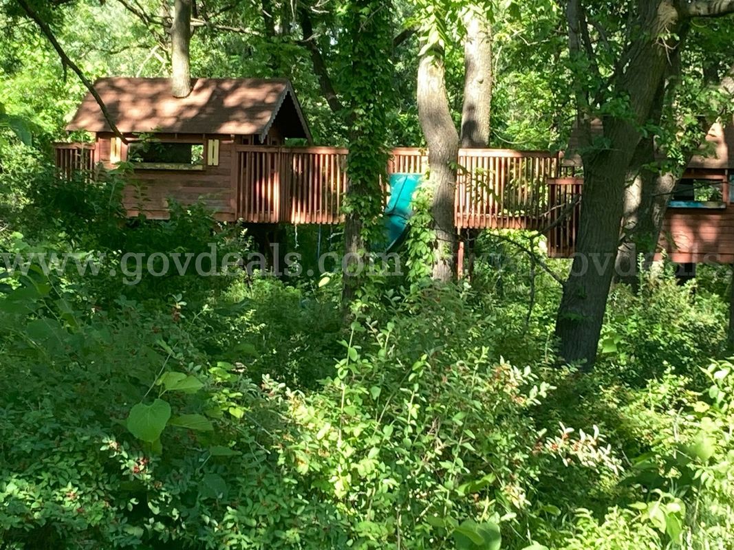 Treehouse/Jungle Gym Playground – Sold As-Is