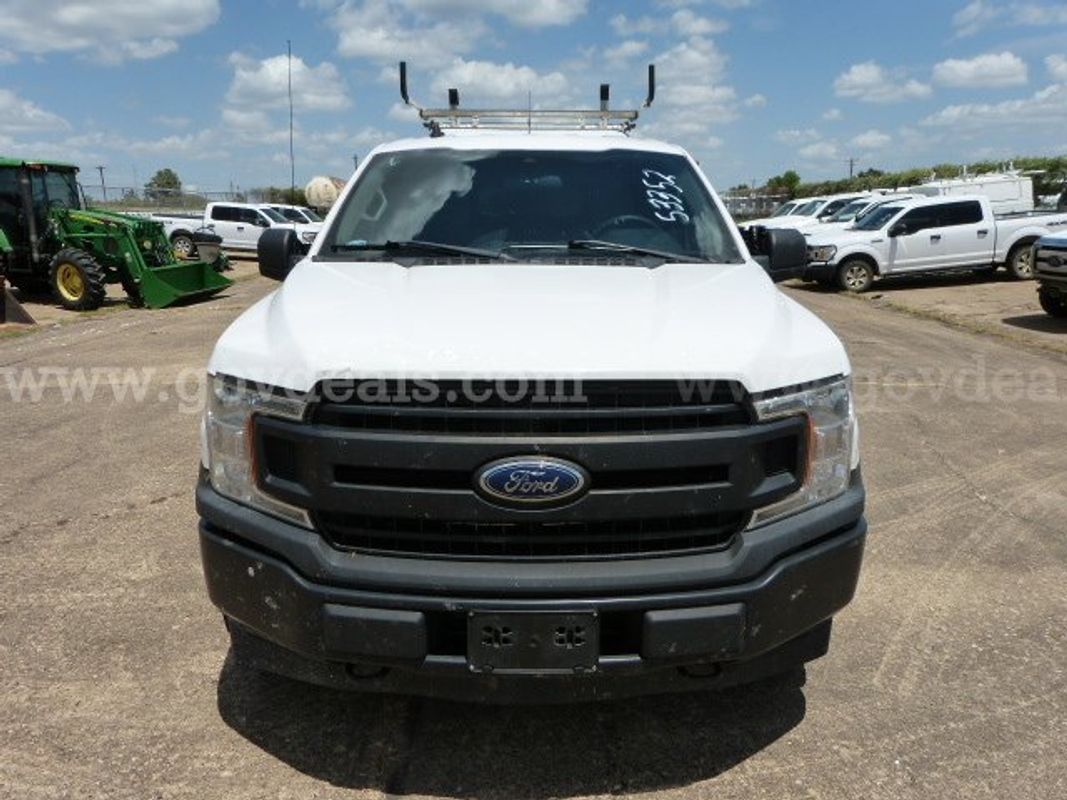 2020 Ford F-150 w/ Utility Bed Cap