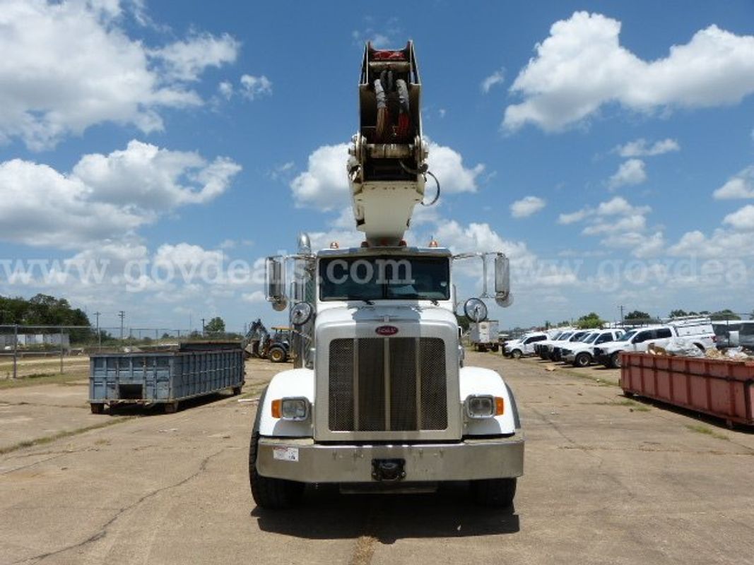 2009 Peterbilt 365 w/ 125' bucket
