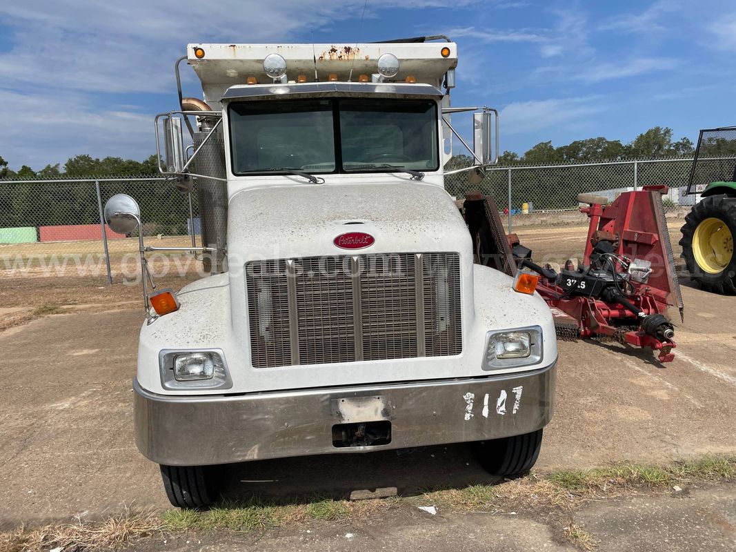 2004 Peterbilt 330