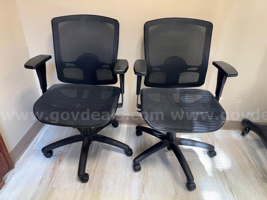Lot of 2 chairs