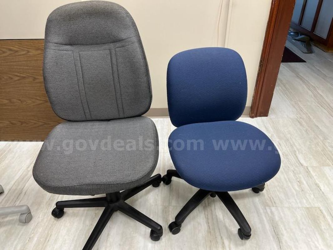 Lot of two office chairs