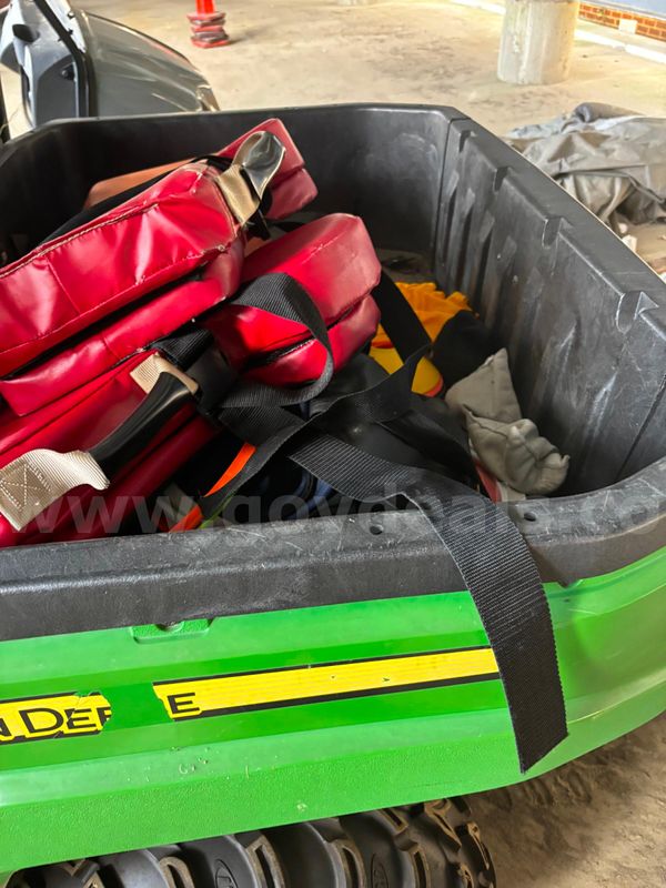 JD GATOR XUV550