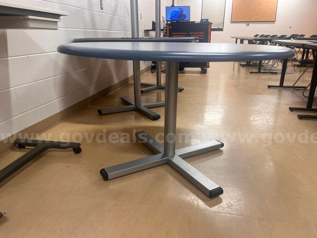 19 Chairs 5Tables