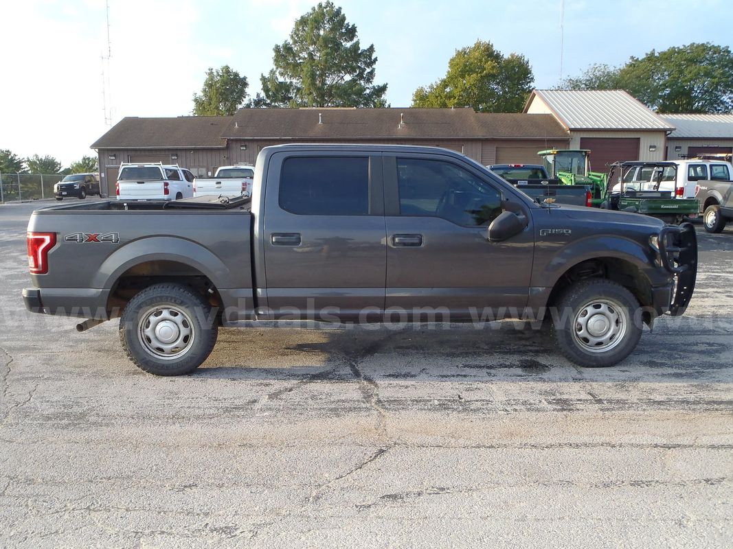 F150 CREW CAB 4X4 WITH FOLDING BED COVER AND BRUSH GUARD