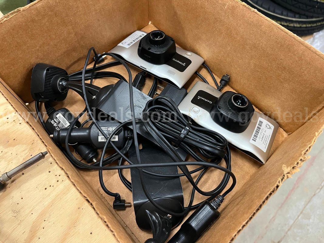 Lot of 2 Garmin GPS units