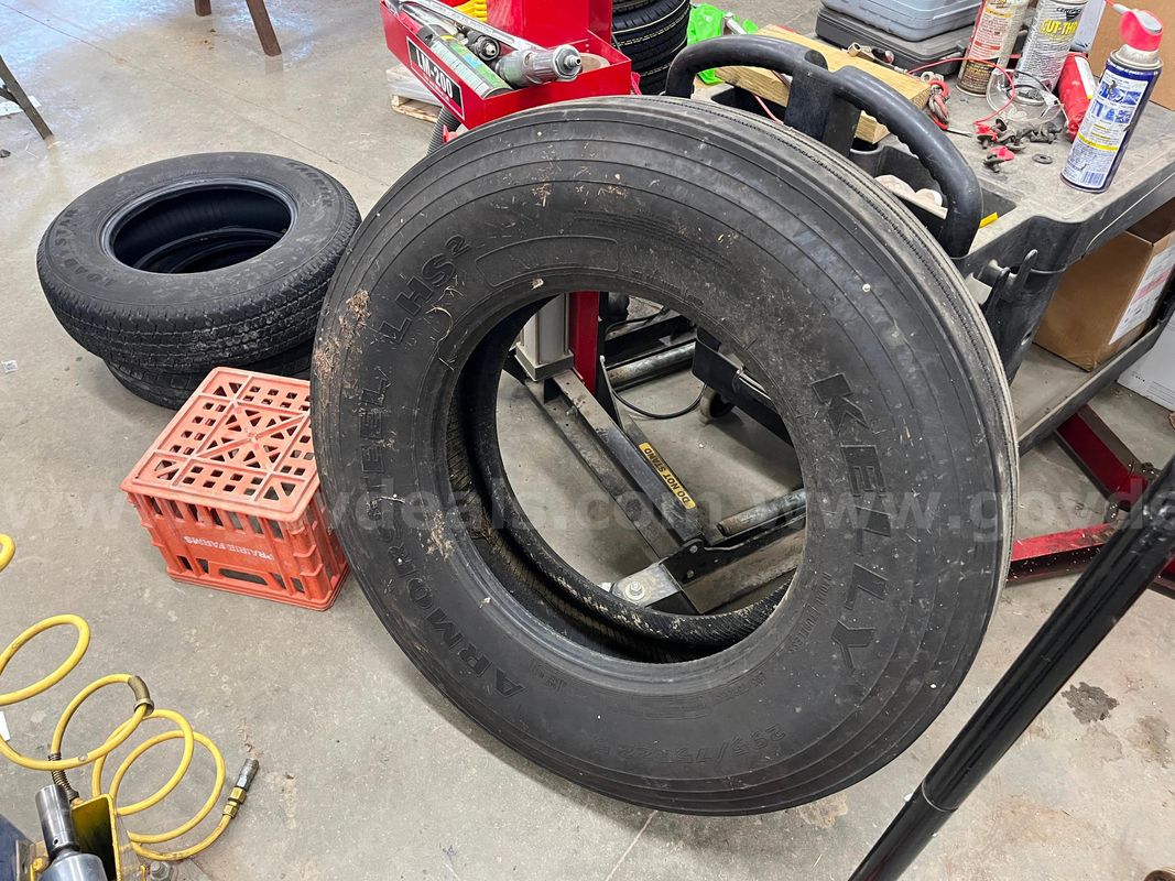 One 295/75R22.5 Tires