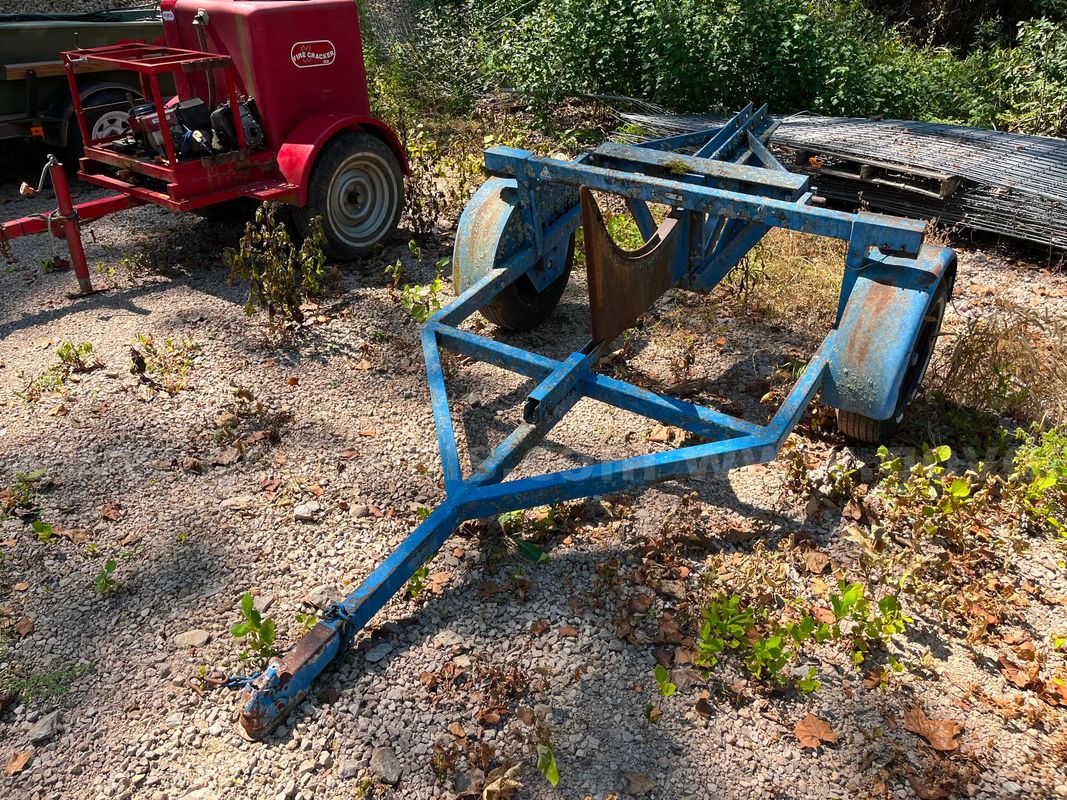 Root ripper on trailer chassis
