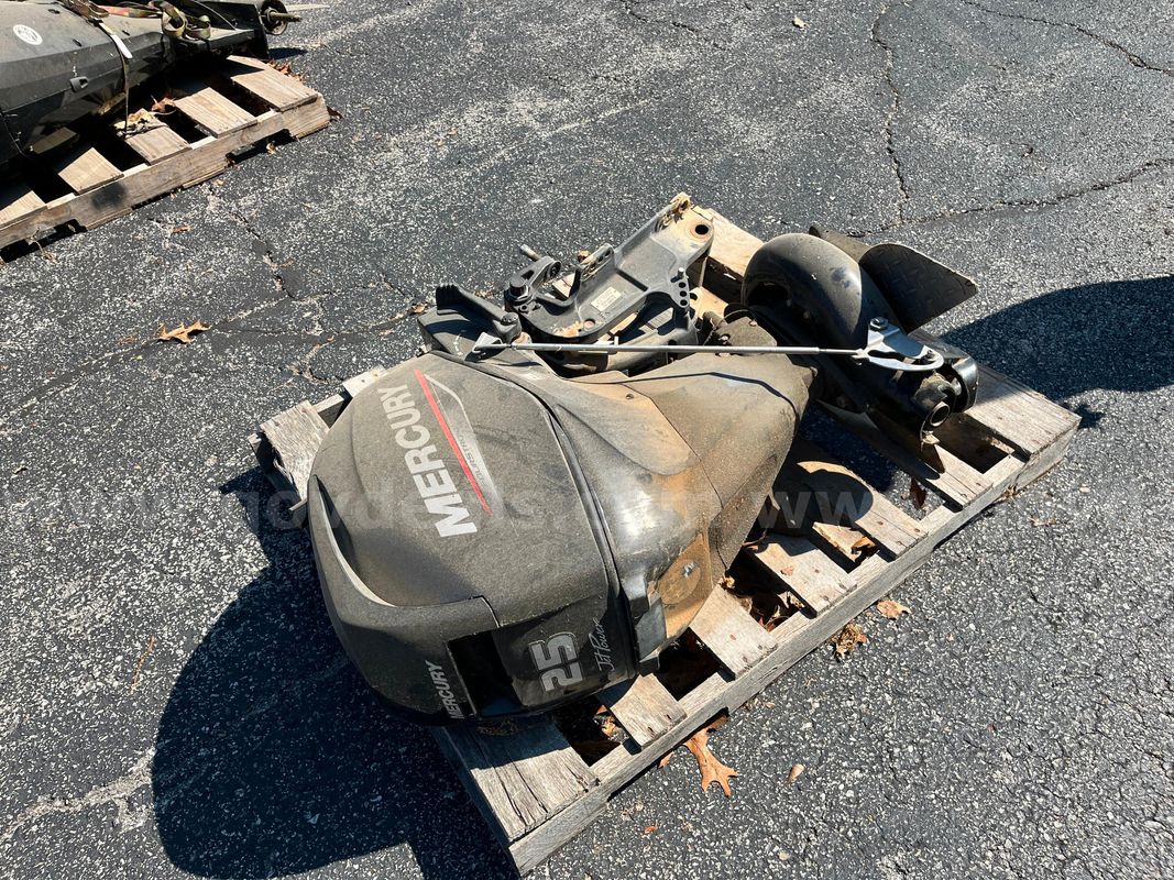 Mercury 25 4-stroke jet powered boat motor