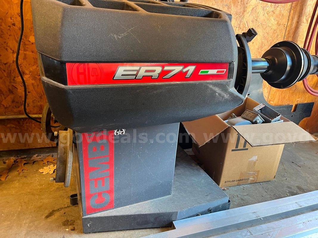 2021 CEMB ER71 Wheel Balancing Machine
