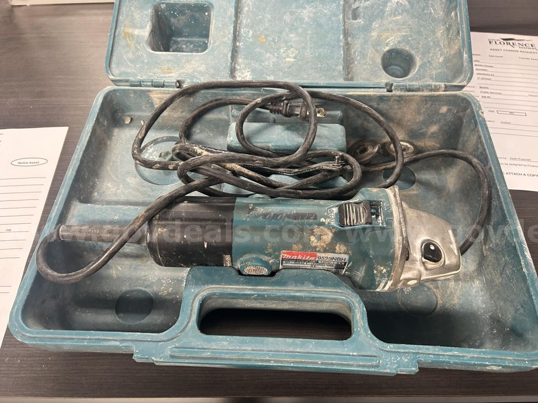2002 Makita 4" Grinder