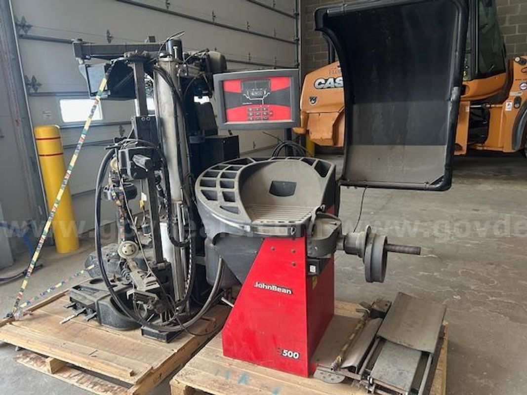 2017 John Bean Wheel Balancer and tire changer