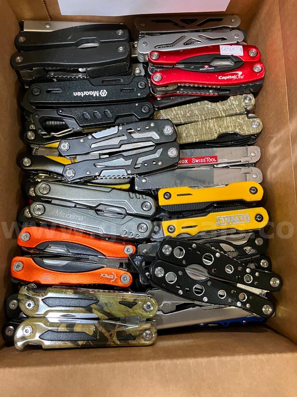 Miscellaneous Souvenir Knives/Multi-tools