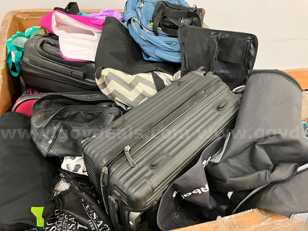 Pallet of Luggage/Bags