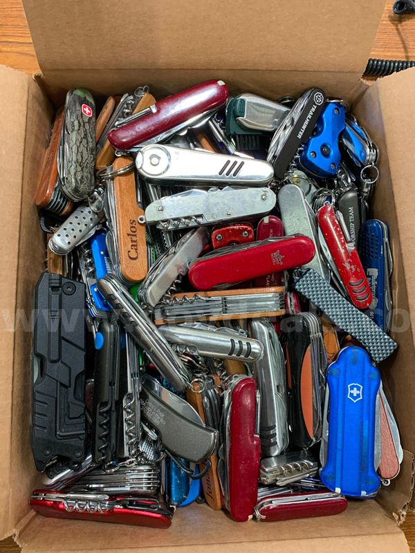 Miscellaneous Souvenir Knives/Multi-tools
