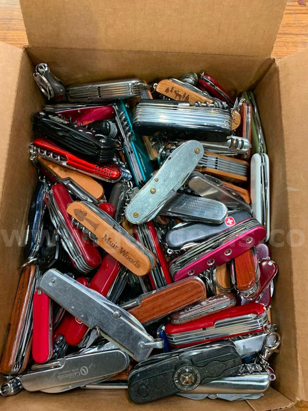 Miscellaneous Souvenir Knives/Multi-tools