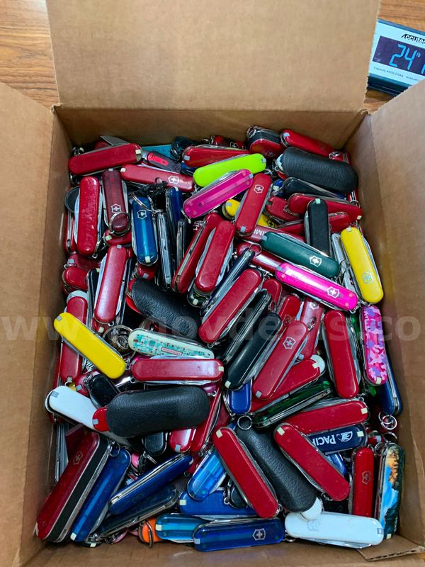 Miscellaneous Souvenir Knives/Multi-tools