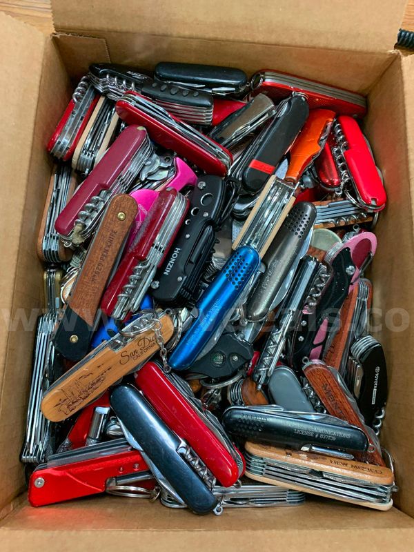 Miscellaneous Souvenir Knives/Multi-tools