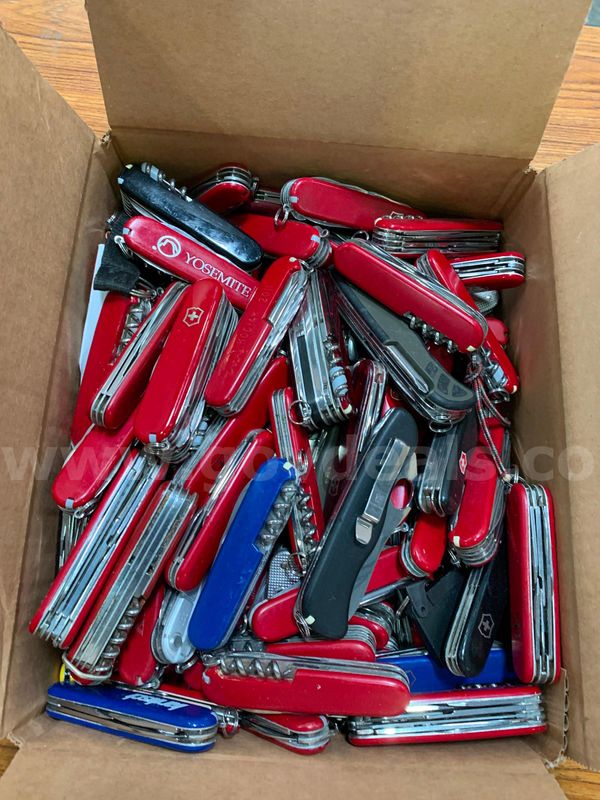 Miscellaneous Souvenir Knives/Multi-tools
