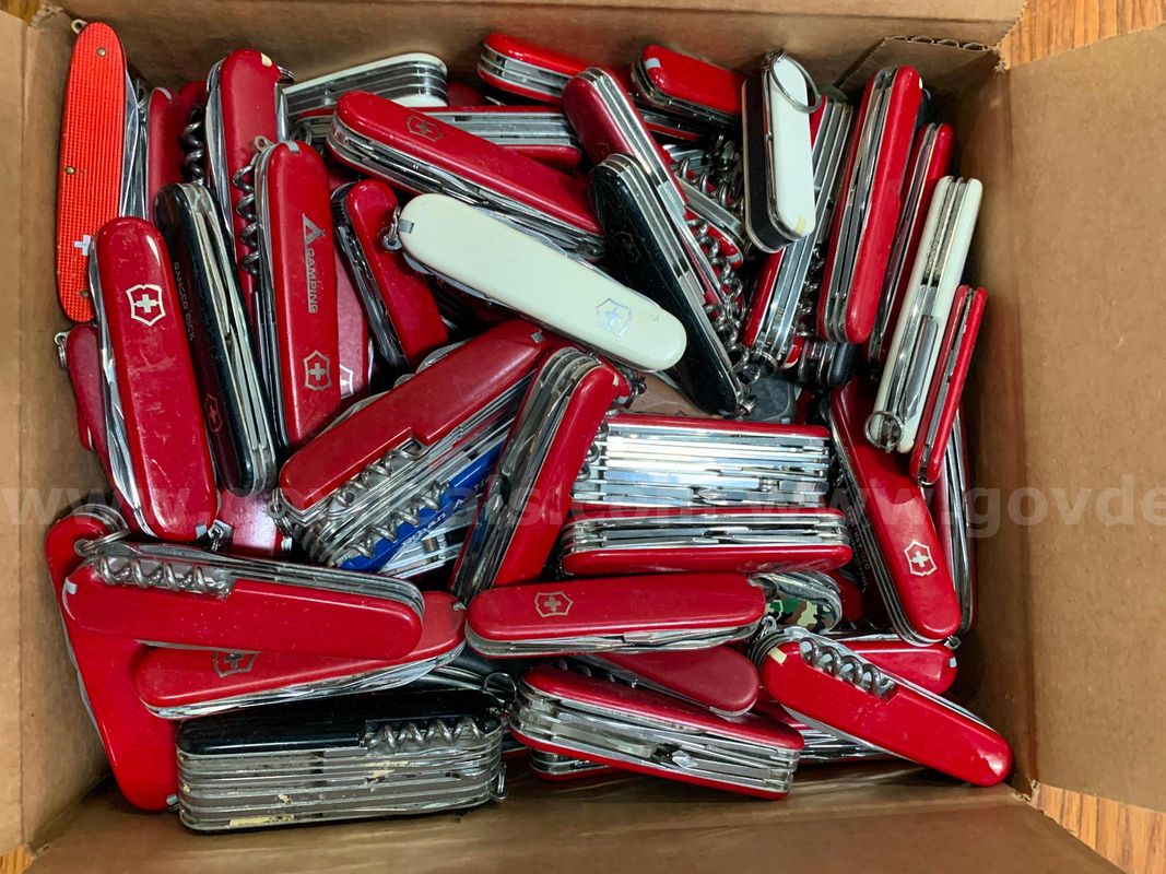 Miscellaneous Souvenir Knives/Multi-tools